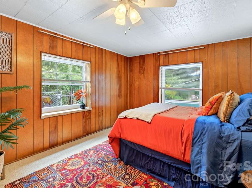 40 Mintz Lane, Swannanoa, NC 28778.  MLS# CAR4408278, YatesRealty ID 40114. 