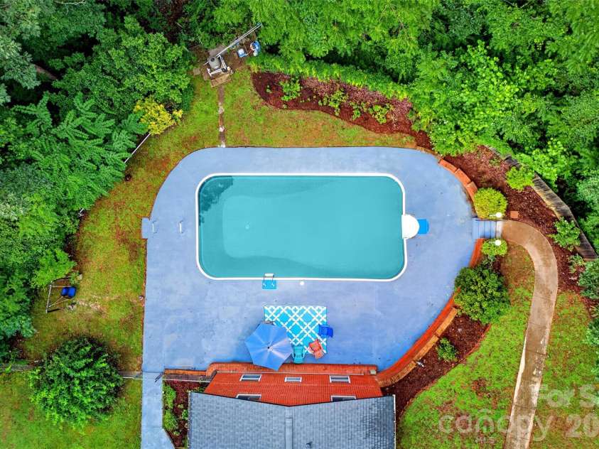40 Mintz Lane, Swannanoa, NC 28778.  MLS# CAR4408278, YatesRealty ID 40114. 