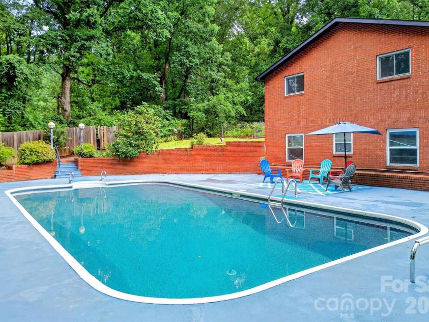 40 Mintz Lane, Swannanoa, NC 28778.  MLS# CAR4408278, YatesRealty ID 40114. 