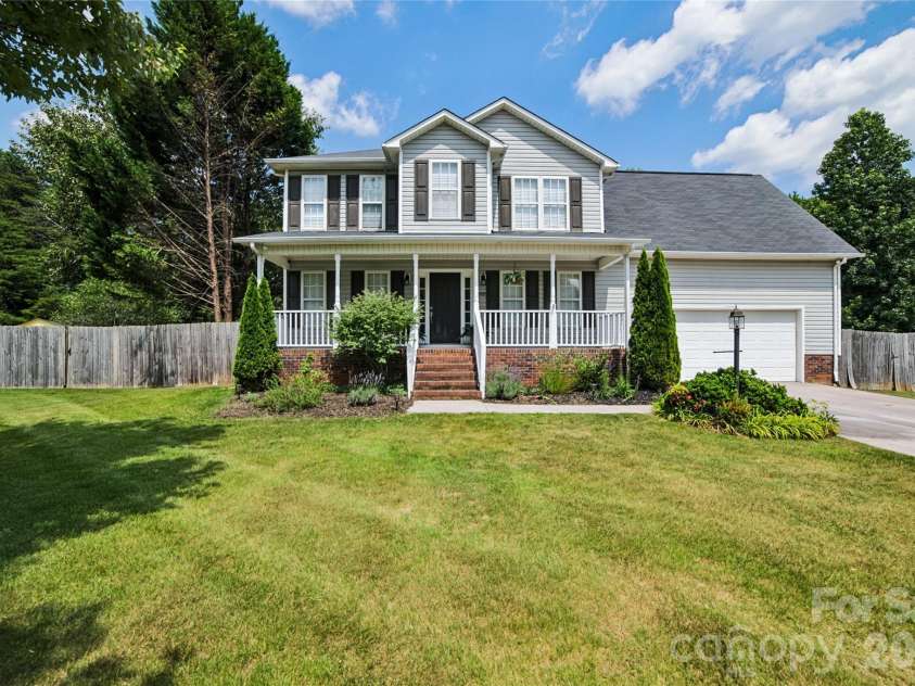 3552 Navajo Drive, Maiden, NC 28650.  MLS# CAR4399962, YatesRealty ID 40118. 