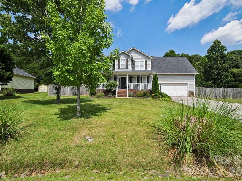 3552 Navajo Drive, Maiden, NC 28650.  MLS# CAR4399962, YatesRealty ID 40118. 
