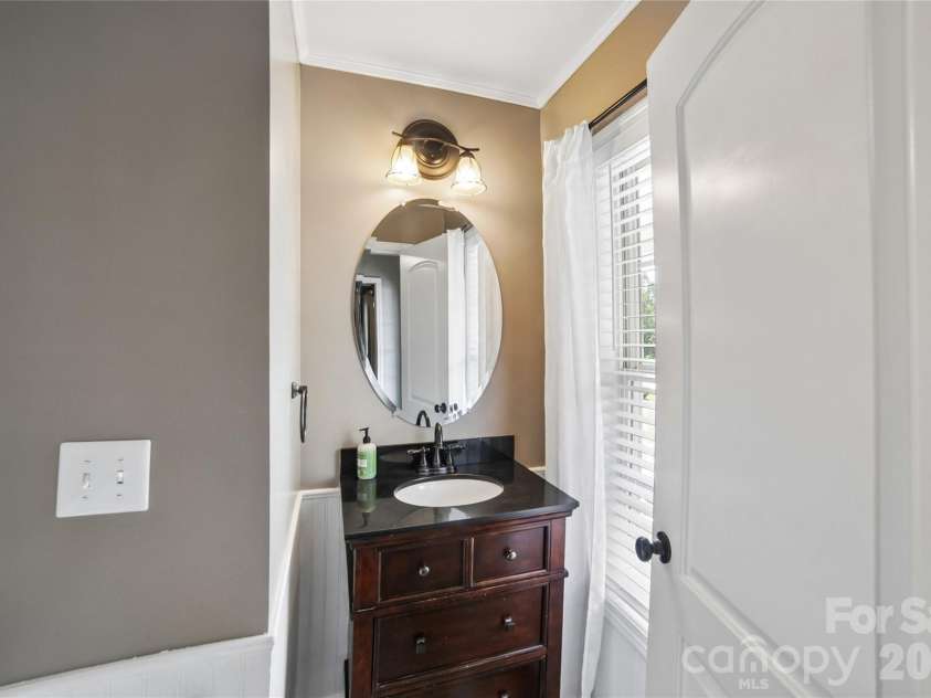 3552 Navajo Drive, Maiden, NC 28650.  MLS# CAR4399962, YatesRealty ID 40118. 