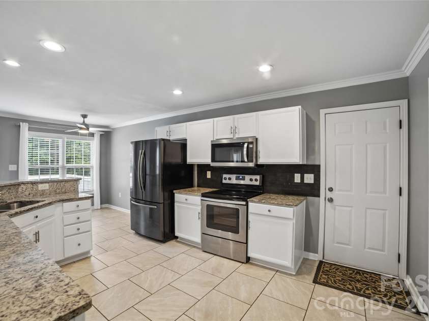 3552 Navajo Drive, Maiden, NC 28650.  MLS# CAR4399962, YatesRealty ID 40118. 