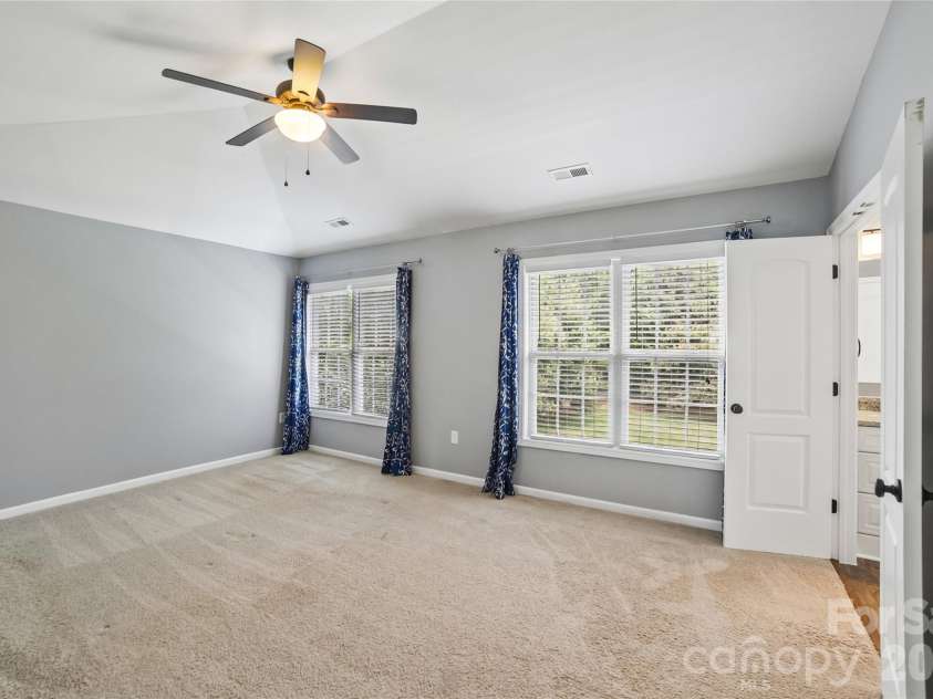 3552 Navajo Drive, Maiden, NC 28650.  MLS# CAR4399962, YatesRealty ID 40118. 