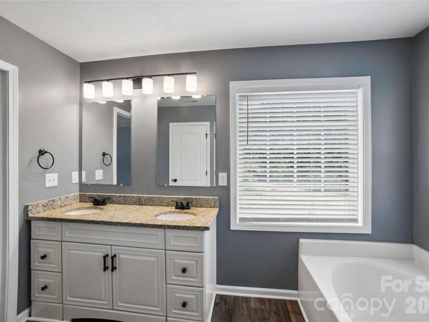 3552 Navajo Drive, Maiden, NC 28650.  MLS# CAR4399962, YatesRealty ID 40118. 