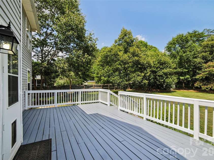 3552 Navajo Drive, Maiden, NC 28650.  MLS# CAR4399962, YatesRealty ID 40118. 