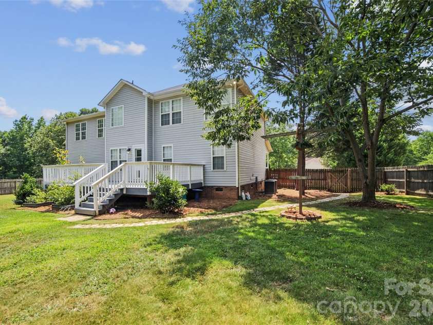 3552 Navajo Drive, Maiden, NC 28650.  MLS# CAR4399962, YatesRealty ID 40118. 