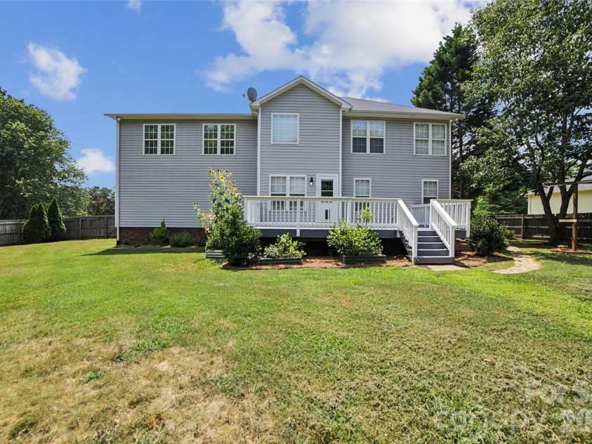 3552 Navajo Drive, Maiden, NC 28650.  MLS# CAR4399962, YatesRealty ID 40118. 