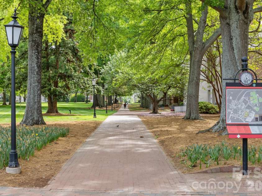 16117 Halle Marie Circle, Davidson, NC 28036.  MLS# CAR4407482, YatesRealty ID 40119. 