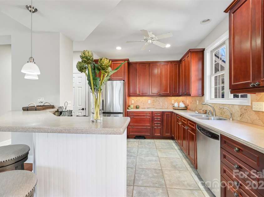 43 Kuykendall Court, Hendersonville, NC 28739.  MLS# CAR4290060, YatesRealty ID 4012. 