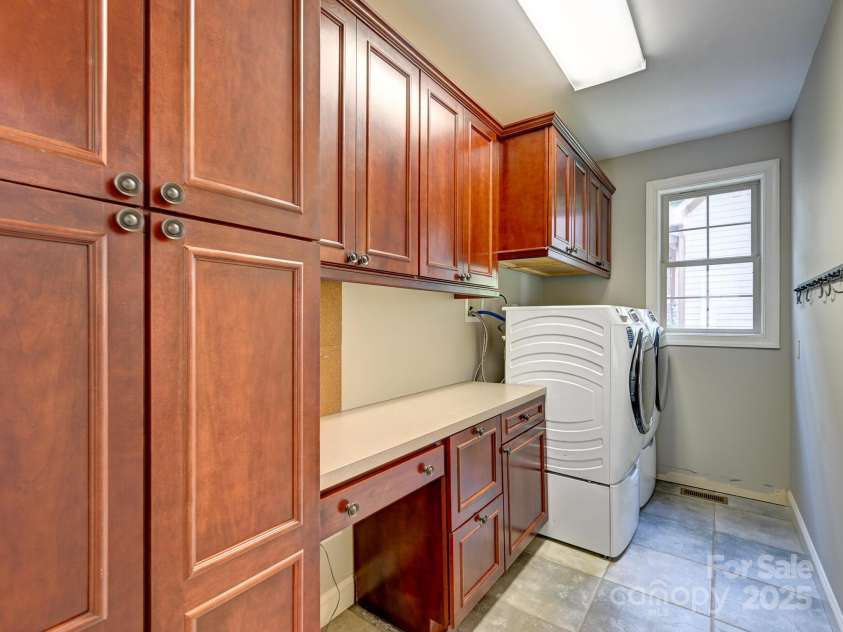 43 Kuykendall Court, Hendersonville, NC 28739.  MLS# CAR4290060, YatesRealty ID 4012. 