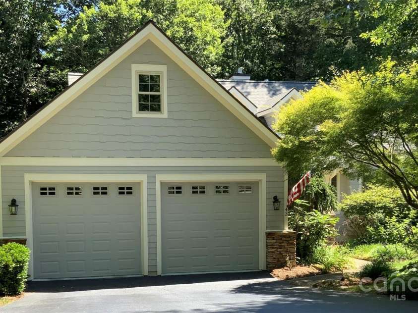 43 Kuykendall Court, Hendersonville, NC 28739.  MLS# CAR4290060, YatesRealty ID 4012. 