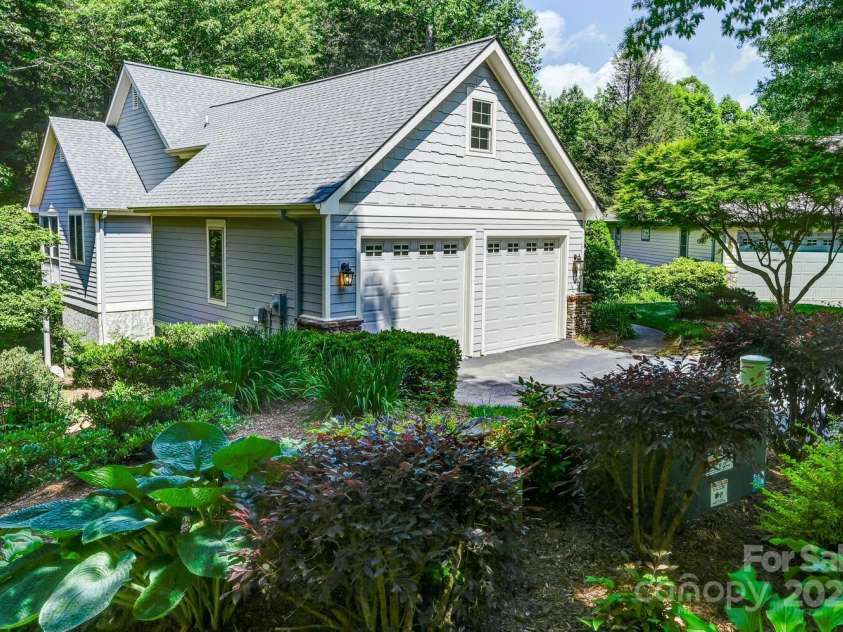 43 Kuykendall Court, Hendersonville, NC 28739.  MLS# CAR4290060, YatesRealty ID 4012. 