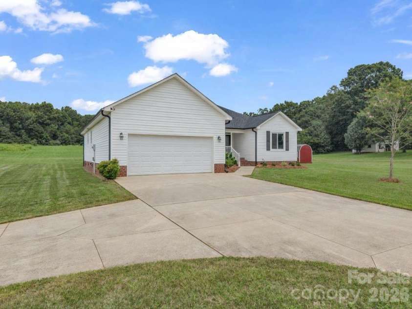 2630 Highway 182 Highway, Lincolnton, NC 28092.  MLS# CAR4405890, YatesRealty ID 40120. 