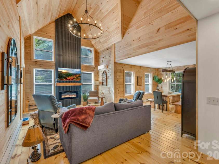133 Greenbriar Road, Beech Mountain, NC 28604.  MLS# CAR4400899, YatesRealty ID 40121. 