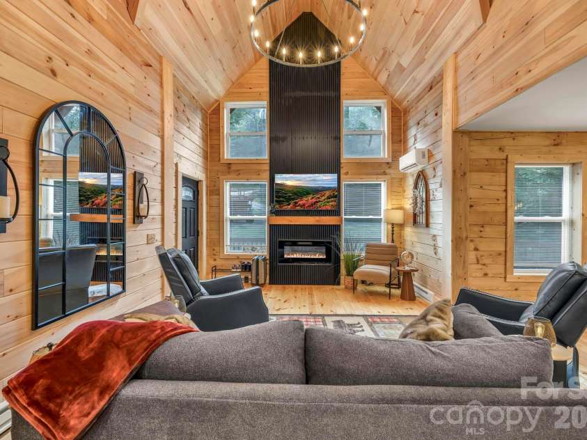133 Greenbriar Road, Beech Mountain, NC 28604.  MLS# CAR4400899, YatesRealty ID 40121. 
