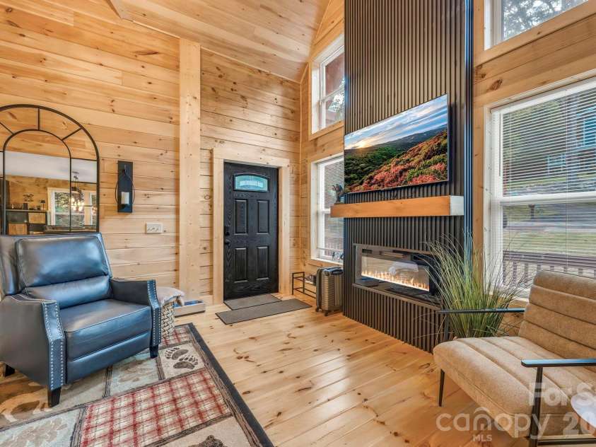 133 Greenbriar Road, Beech Mountain, NC 28604.  MLS# CAR4400899, YatesRealty ID 40121. 