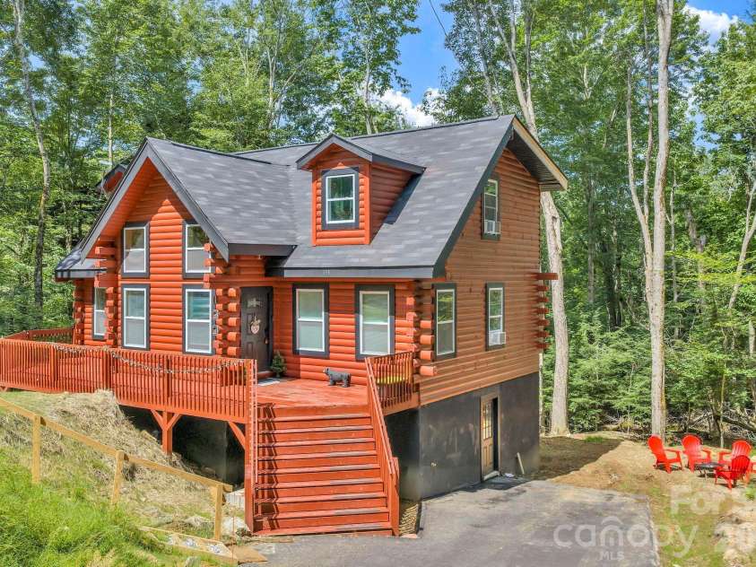 133 Greenbriar Road, Beech Mountain, NC 28604.  MLS# CAR4400899, YatesRealty ID 40121. 