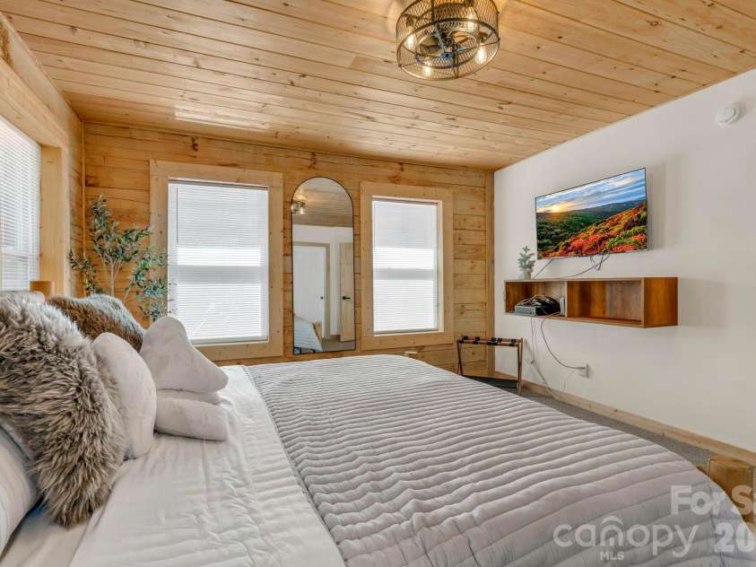 133 Greenbriar Road, Beech Mountain, NC 28604.  MLS# CAR4400899, YatesRealty ID 40121. 