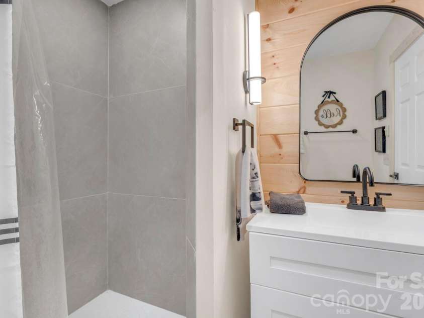 133 Greenbriar Road, Beech Mountain, NC 28604.  MLS# CAR4400899, YatesRealty ID 40121. 