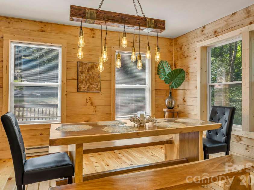 133 Greenbriar Road, Beech Mountain, NC 28604.  MLS# CAR4400899, YatesRealty ID 40121. 