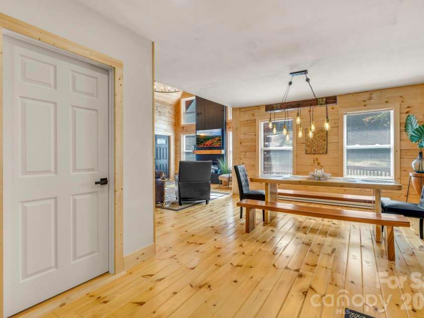 133 Greenbriar Road, Beech Mountain, NC 28604.  MLS# CAR4400899, YatesRealty ID 40121. 