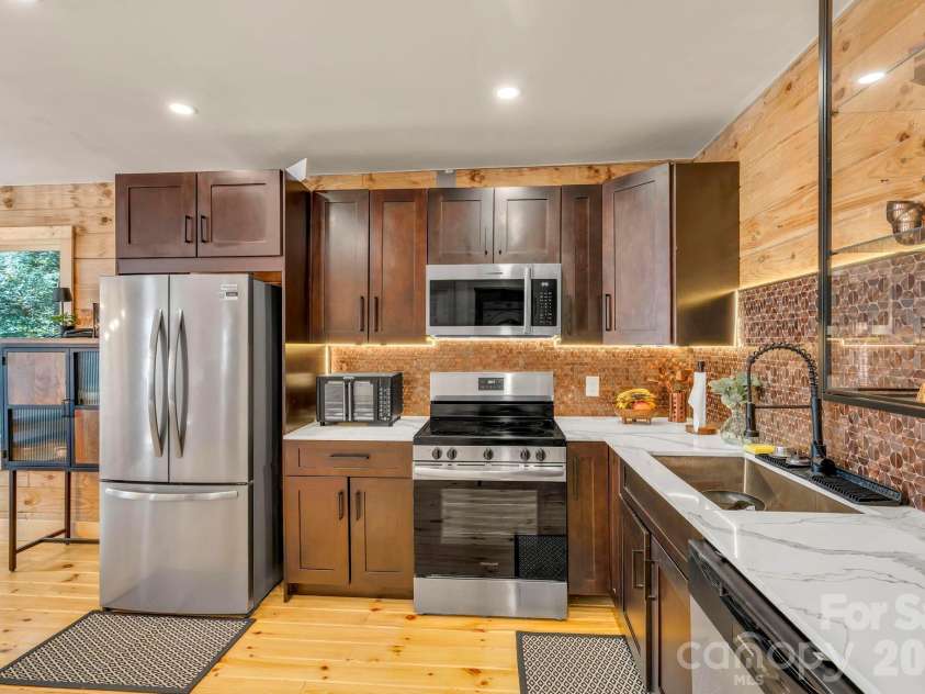 133 Greenbriar Road, Beech Mountain, NC 28604.  MLS# CAR4400899, YatesRealty ID 40121. 