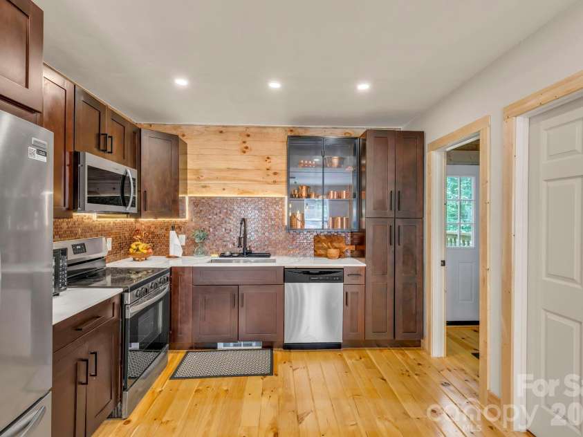 133 Greenbriar Road, Beech Mountain, NC 28604.  MLS# CAR4400899, YatesRealty ID 40121. 