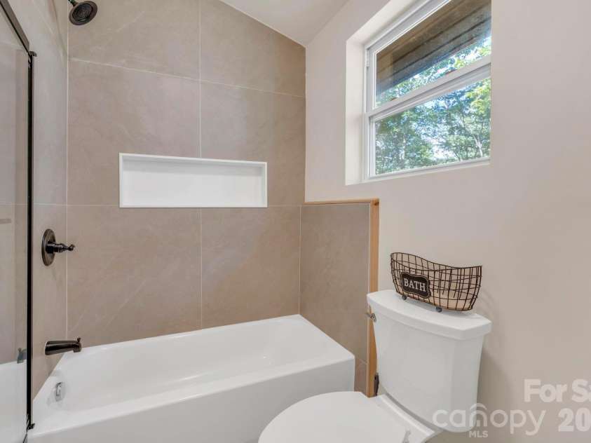 133 Greenbriar Road, Beech Mountain, NC 28604.  MLS# CAR4400899, YatesRealty ID 40121. 