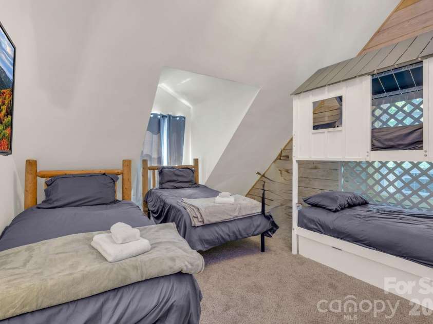 133 Greenbriar Road, Beech Mountain, NC 28604.  MLS# CAR4400899, YatesRealty ID 40121. 
