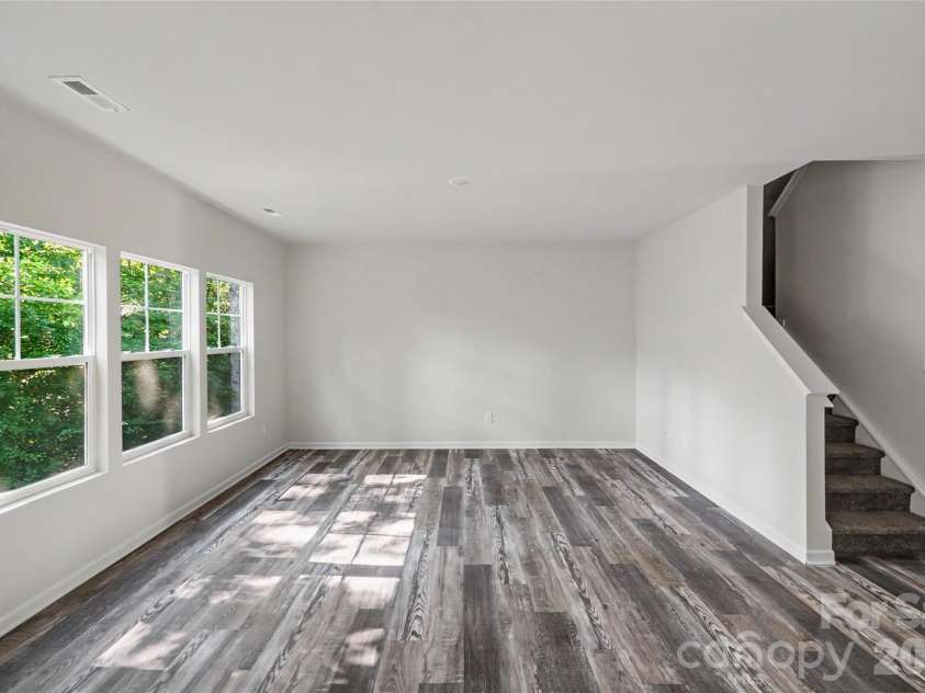 5146 Mark Drive, Hickory, NC 28601.  MLS# CAR4404327, YatesRealty ID 40125. 