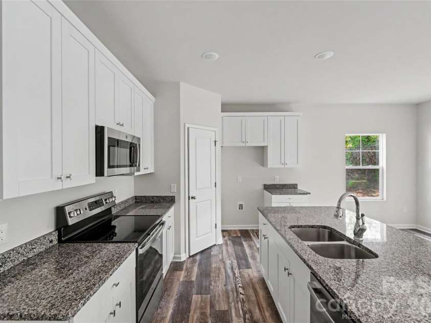 5146 Mark Drive, Hickory, NC 28601.  MLS# CAR4404327, YatesRealty ID 40125. 