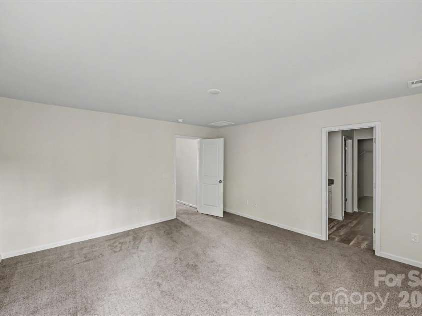 5146 Mark Drive, Hickory, NC 28601.  MLS# CAR4404327, YatesRealty ID 40125. 