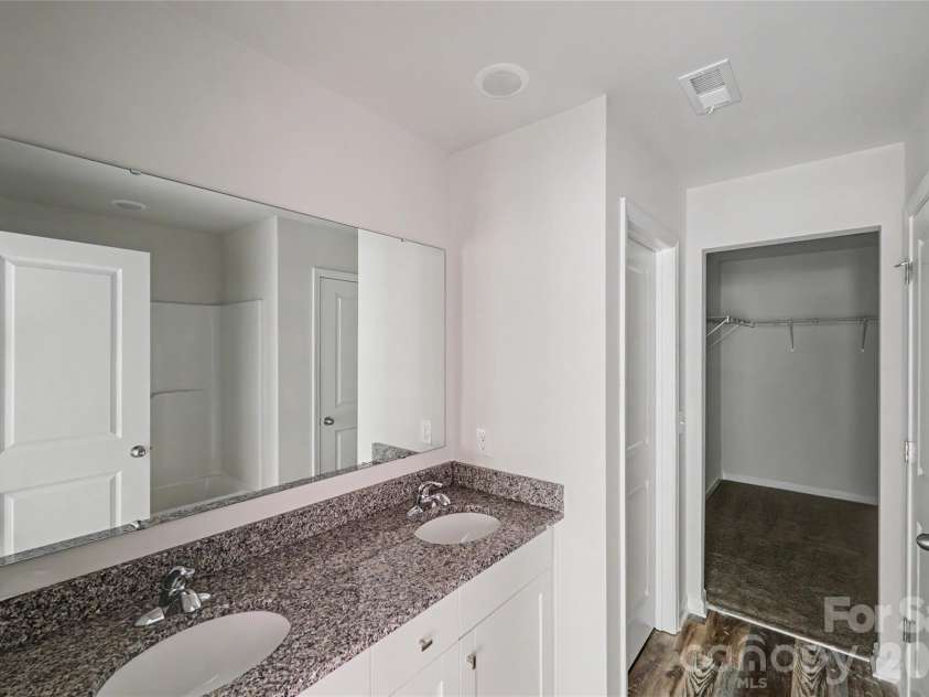 5146 Mark Drive, Hickory, NC 28601.  MLS# CAR4404327, YatesRealty ID 40125. 