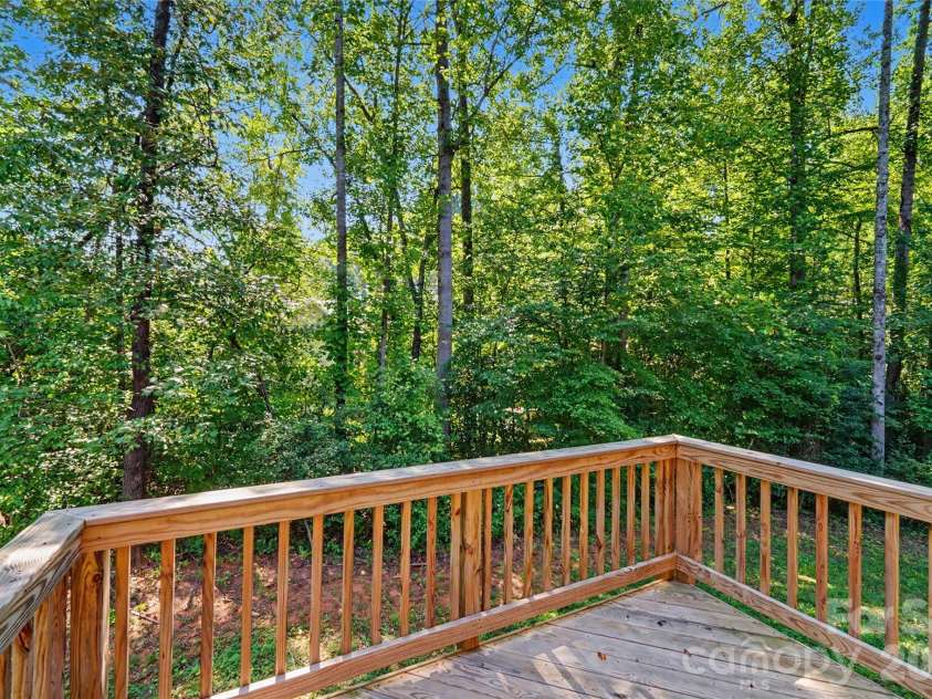 5146 Mark Drive, Hickory, NC 28601.  MLS# CAR4404327, YatesRealty ID 40125. 