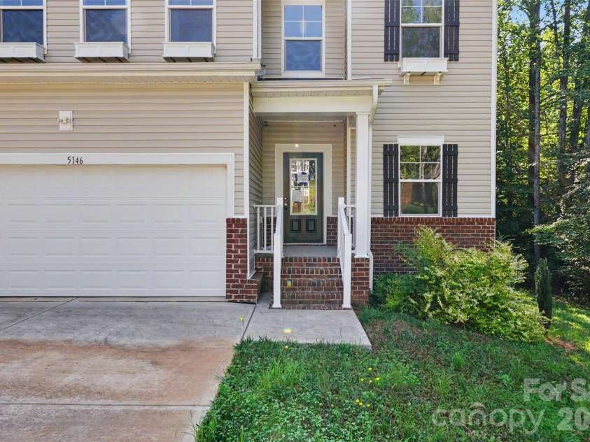 5146 Mark Drive, Hickory, NC 28601.  MLS# CAR4404327, YatesRealty ID 40125. 