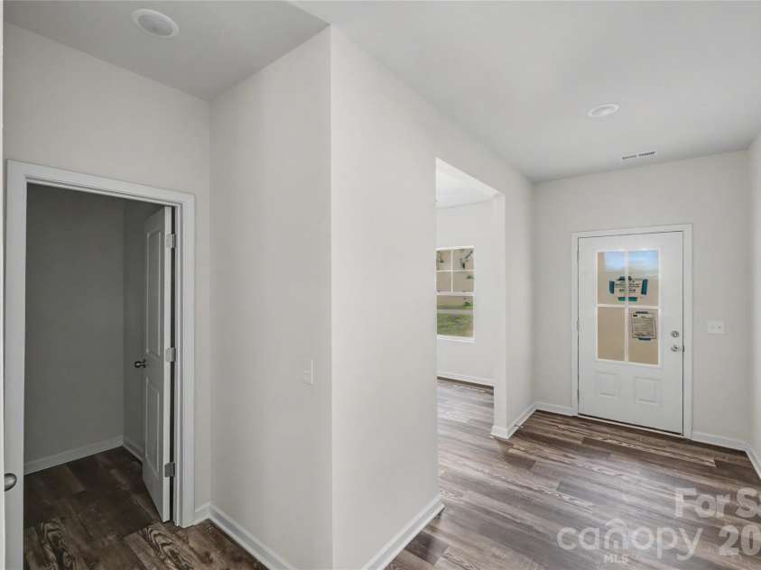 5146 Mark Drive, Hickory, NC 28601.  MLS# CAR4404327, YatesRealty ID 40125. 
