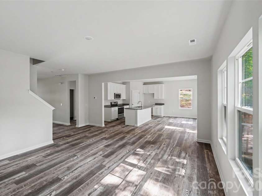 5146 Mark Drive, Hickory, NC 28601.  MLS# CAR4404327, YatesRealty ID 40125. 