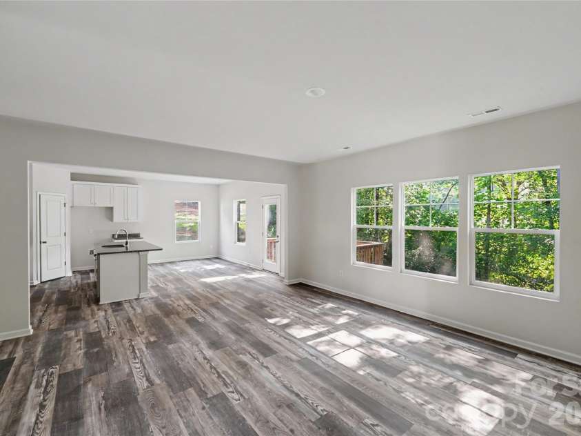 5146 Mark Drive, Hickory, NC 28601.  MLS# CAR4404327, YatesRealty ID 40125. 