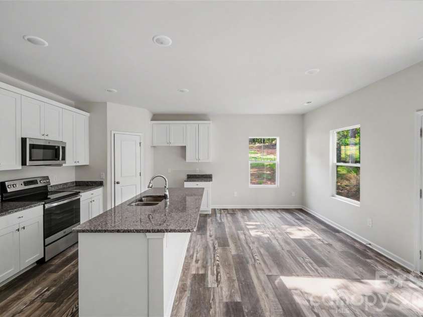 5146 Mark Drive, Hickory, NC 28601.  MLS# CAR4404327, YatesRealty ID 40125. 