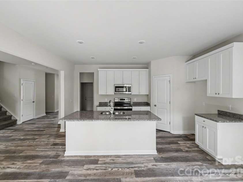 5146 Mark Drive, Hickory, NC 28601.  MLS# CAR4404327, YatesRealty ID 40125. 