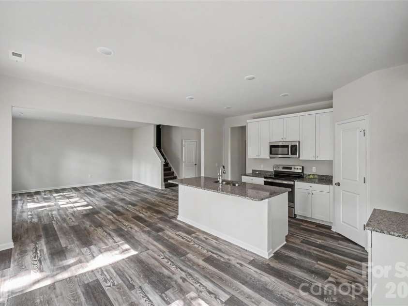 5146 Mark Drive, Hickory, NC 28601.  MLS# CAR4404327, YatesRealty ID 40125. 