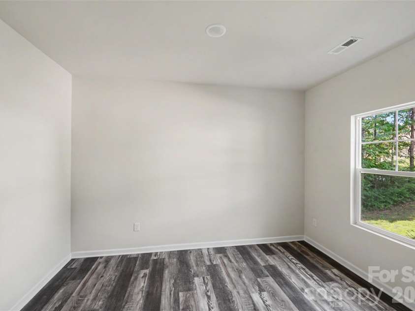 5146 Mark Drive, Hickory, NC 28601.  MLS# CAR4404327, YatesRealty ID 40125. 