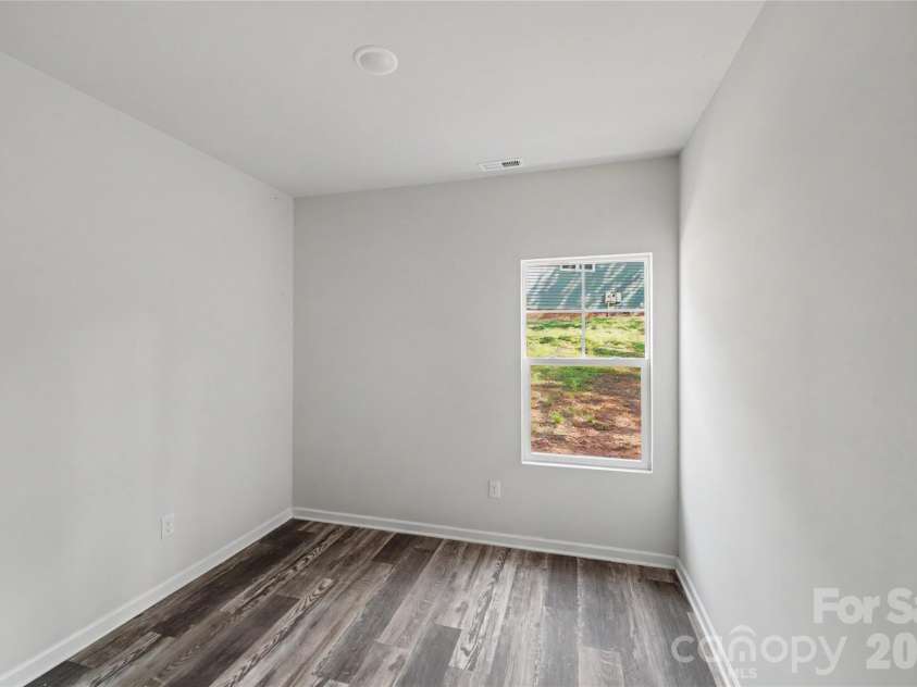 5146 Mark Drive, Hickory, NC 28601.  MLS# CAR4404327, YatesRealty ID 40125. 