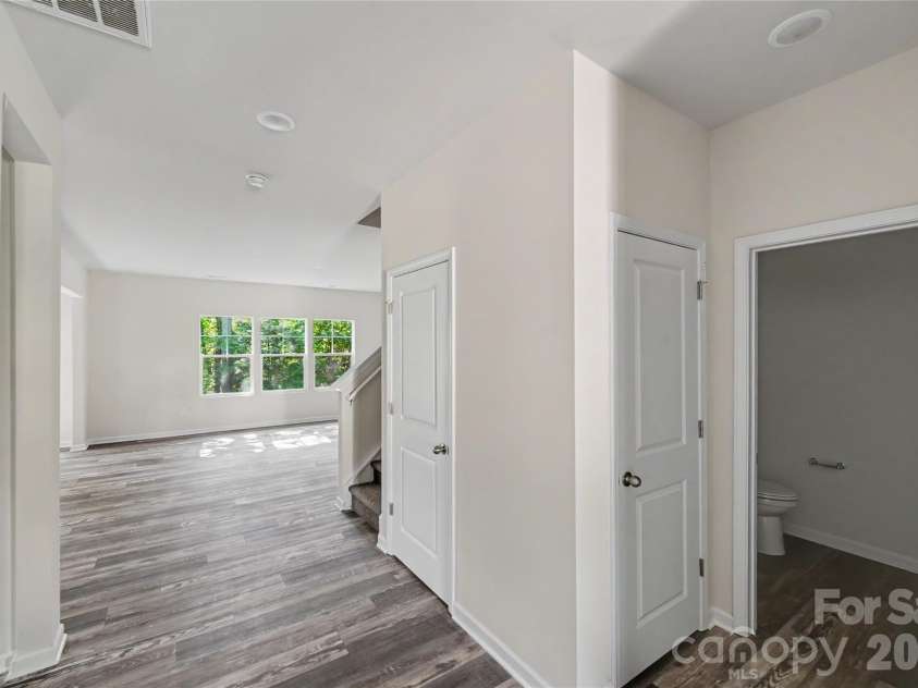 5146 Mark Drive, Hickory, NC 28601.  MLS# CAR4404327, YatesRealty ID 40125. 