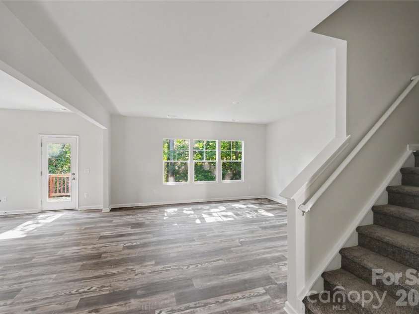 5146 Mark Drive, Hickory, NC 28601.  MLS# CAR4404327, YatesRealty ID 40125. 