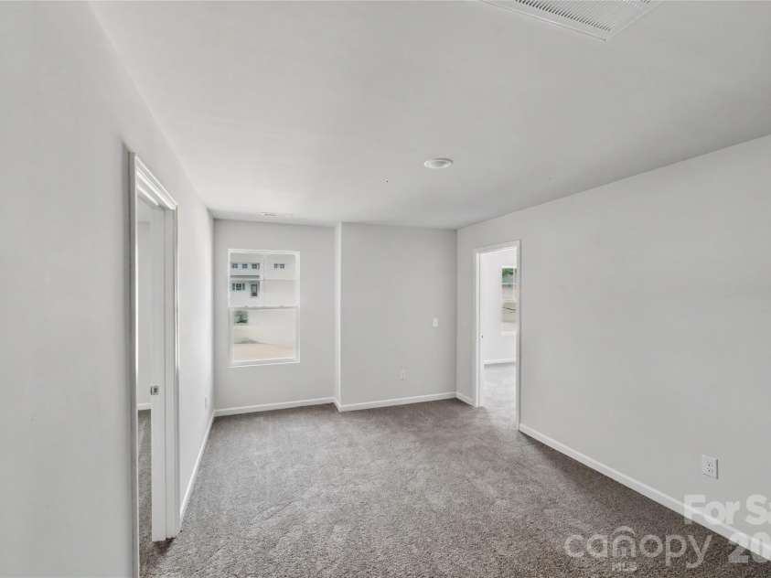 5146 Mark Drive, Hickory, NC 28601.  MLS# CAR4404327, YatesRealty ID 40125. 