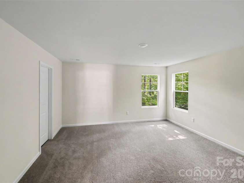 5146 Mark Drive, Hickory, NC 28601.  MLS# CAR4404327, YatesRealty ID 40125. 