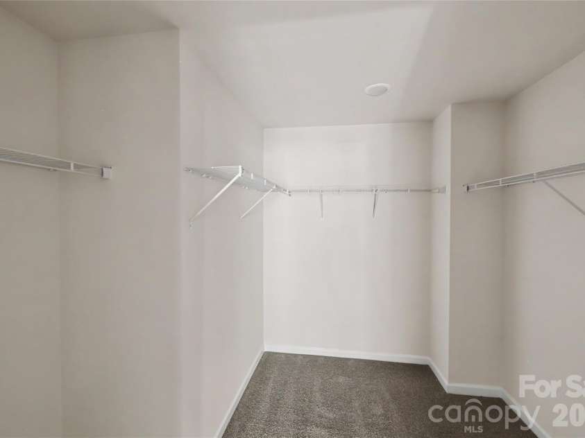 5146 Mark Drive, Hickory, NC 28601.  MLS# CAR4404327, YatesRealty ID 40125. 