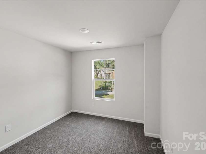 5146 Mark Drive, Hickory, NC 28601.  MLS# CAR4404327, YatesRealty ID 40125. 